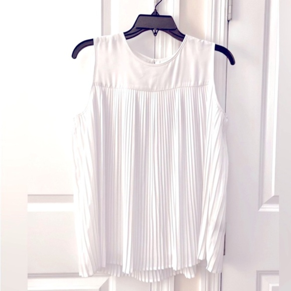 Premise NWT white pleated sleeveless top; Size Small